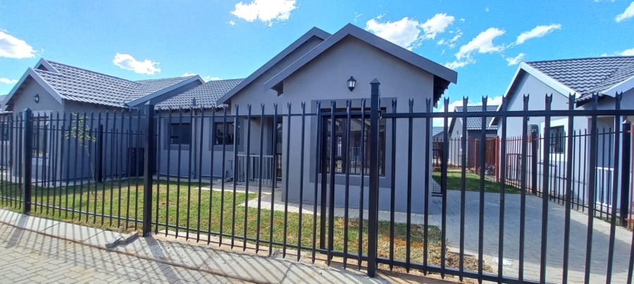 To Let 3 Bedroom Property for Rent in Heidedal Free State